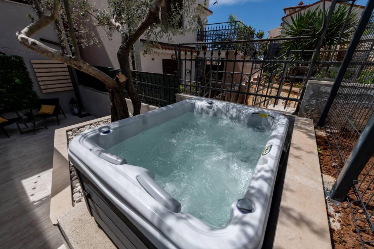 Studio Apartment Mare With Private Garden And Jacuzzi Vinkuran Luaran gambar